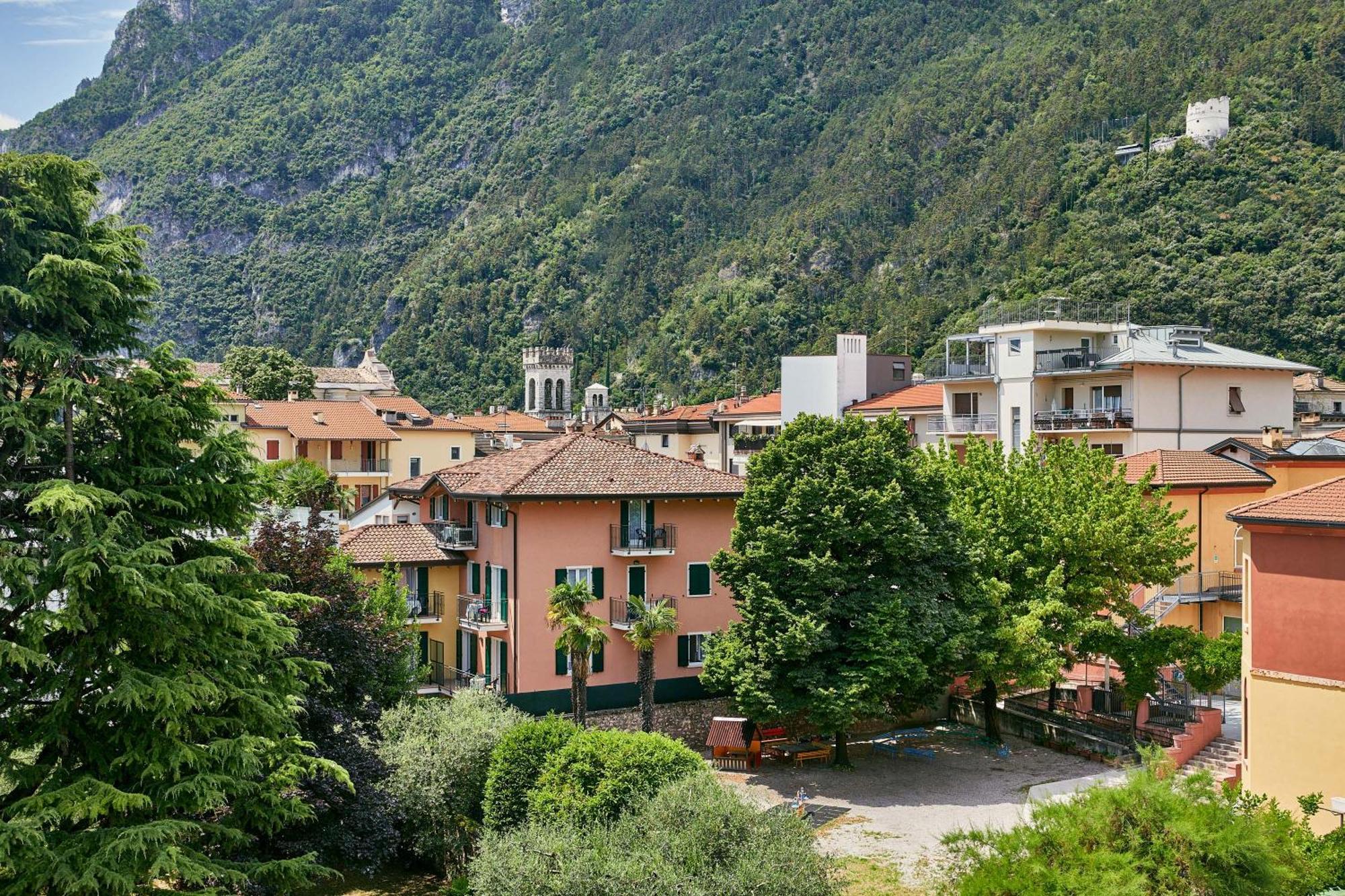 Bella Villa Apartments Riva del Garda Buitenkant foto