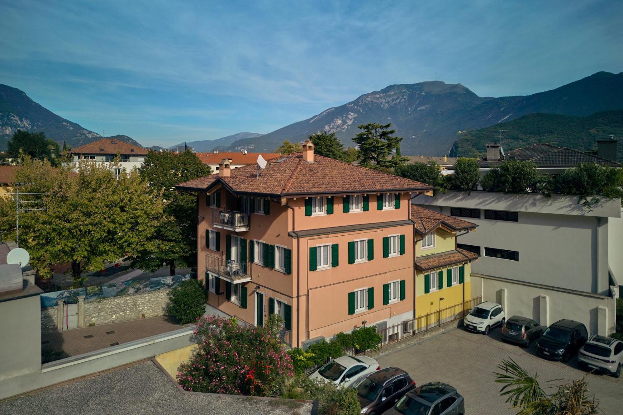 Bella Villa Apartments Riva del Garda Buitenkant foto